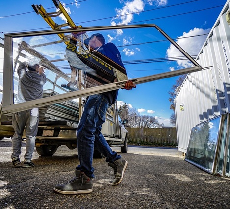 When Can a Glazier Claim Compensation for a Work Injury